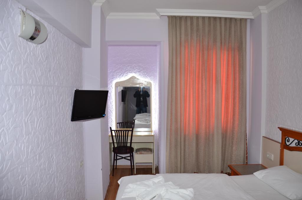 Ozturk Hotel Анталия Стая снимка