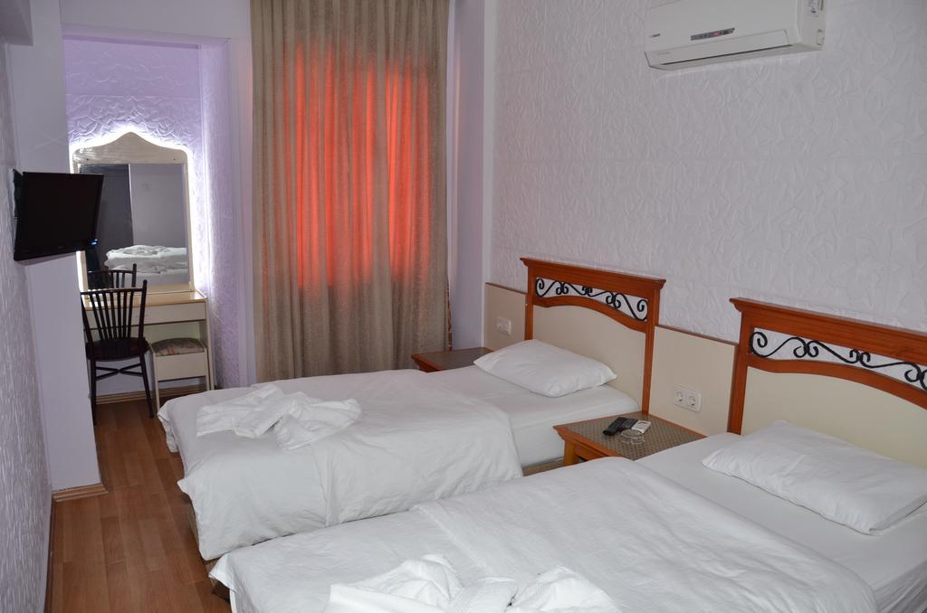 Ozturk Hotel Анталия Стая снимка