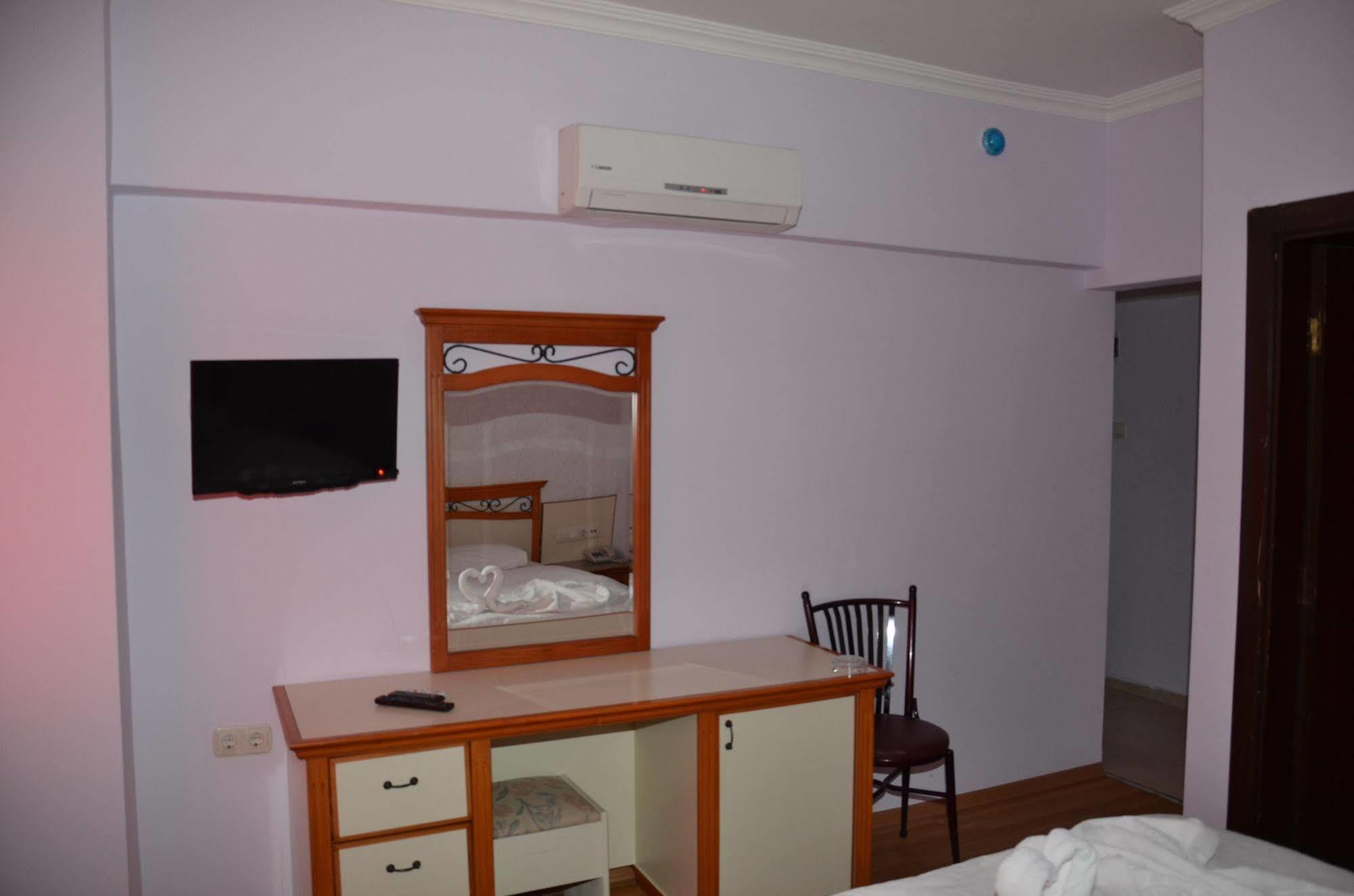 Ozturk Hotel Анталия Екстериор снимка