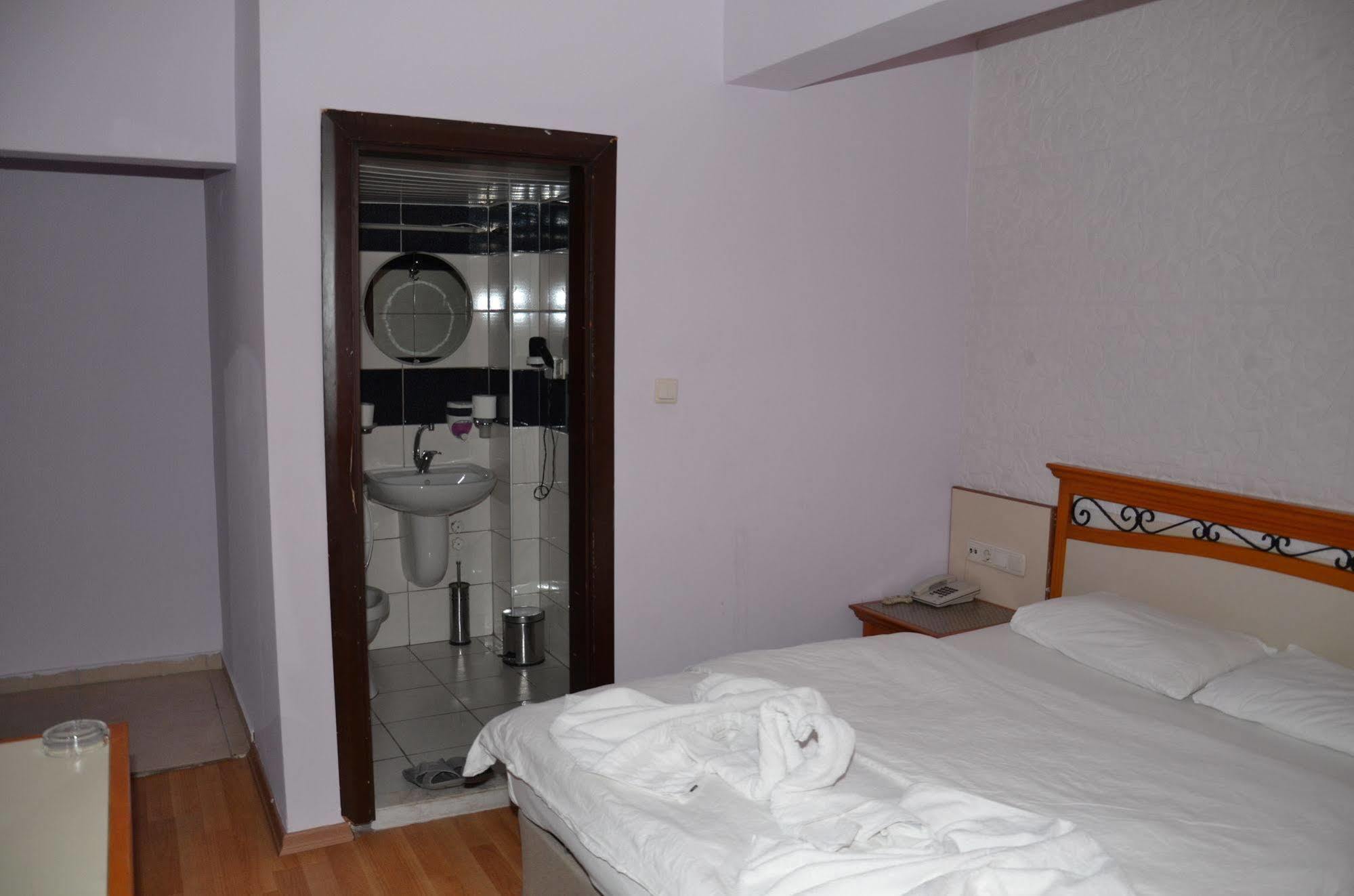 Ozturk Hotel Анталия Екстериор снимка