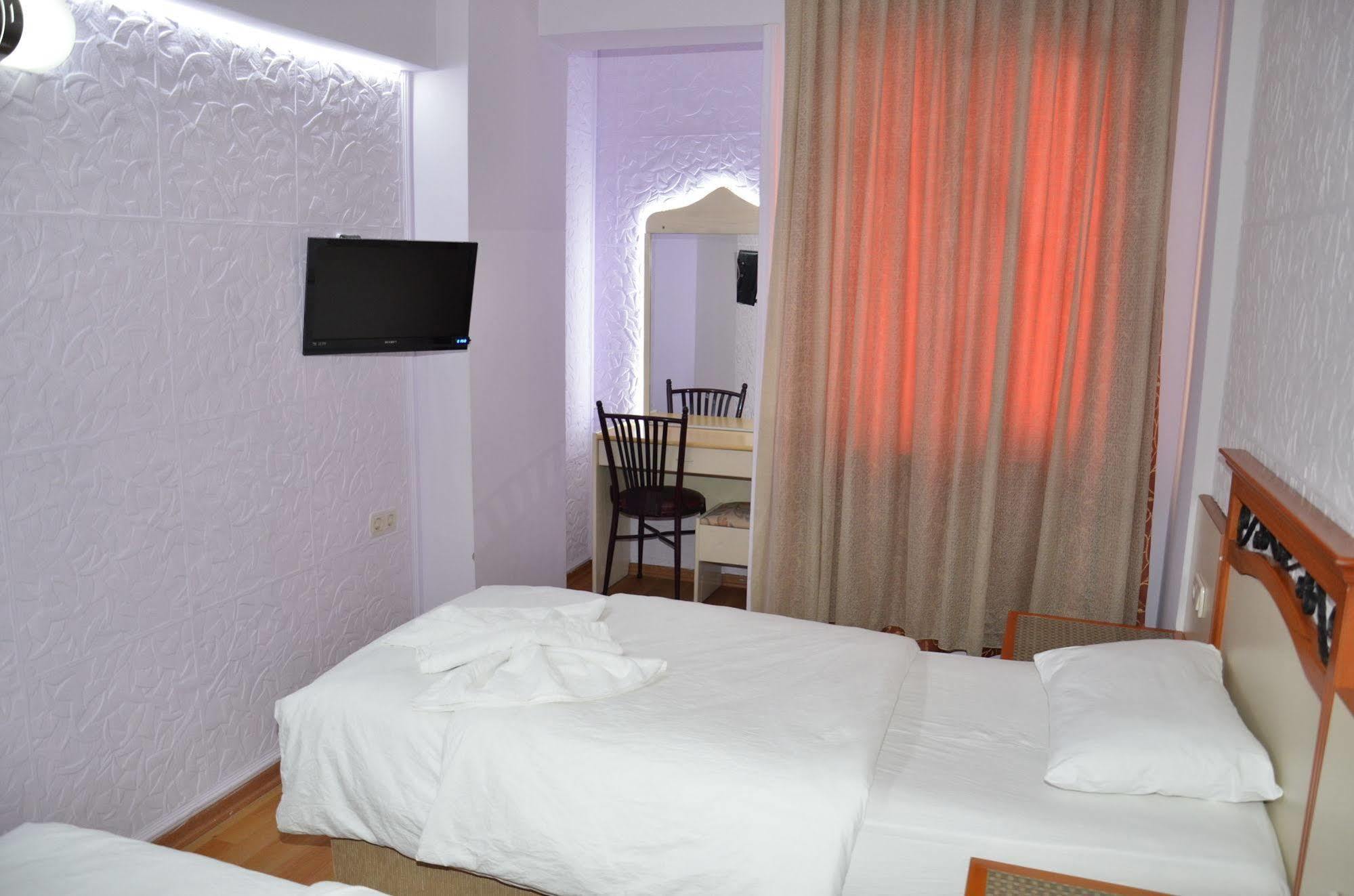 Ozturk Hotel Анталия Екстериор снимка