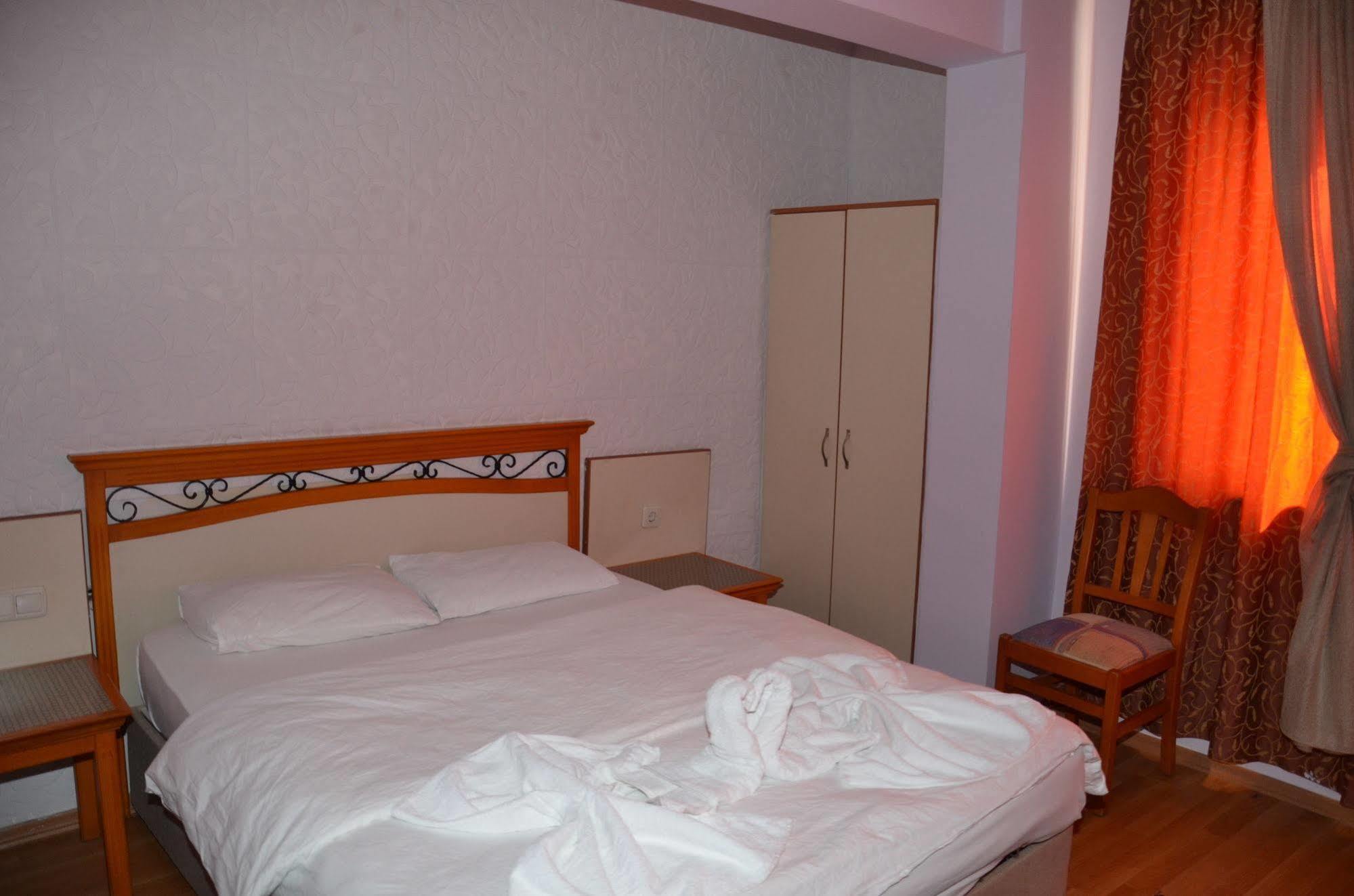Ozturk Hotel Анталия Екстериор снимка