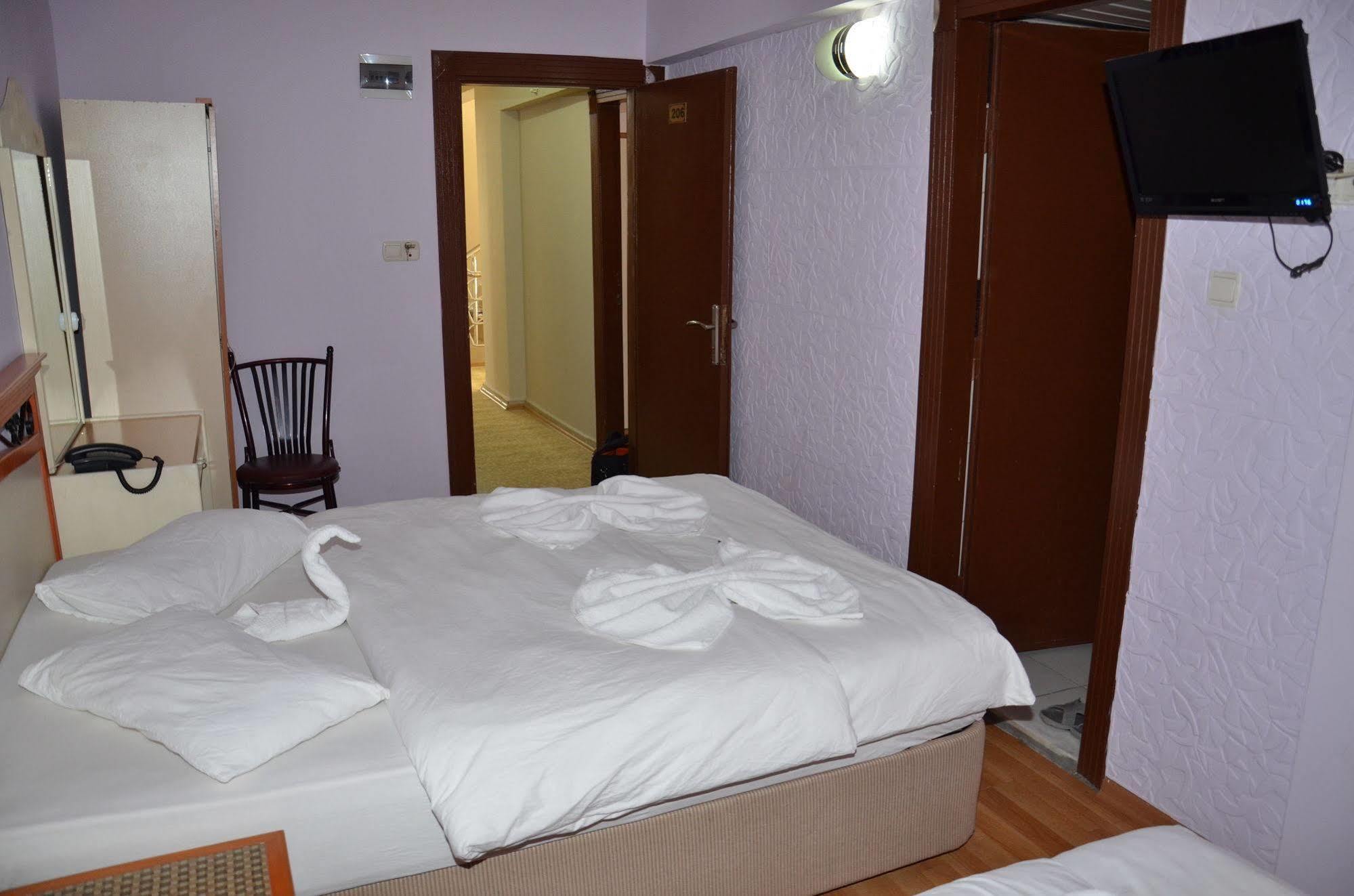 Ozturk Hotel Анталия Екстериор снимка