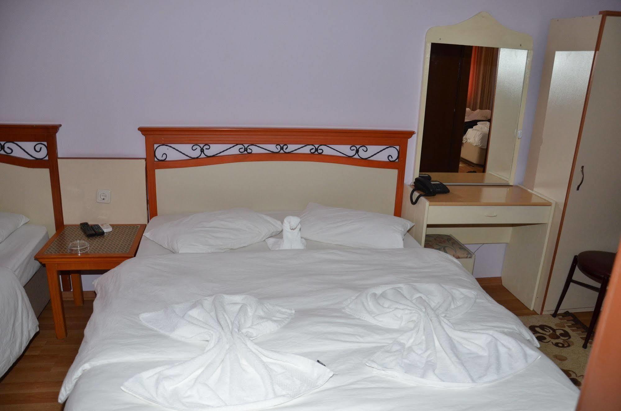 Ozturk Hotel Анталия Екстериор снимка
