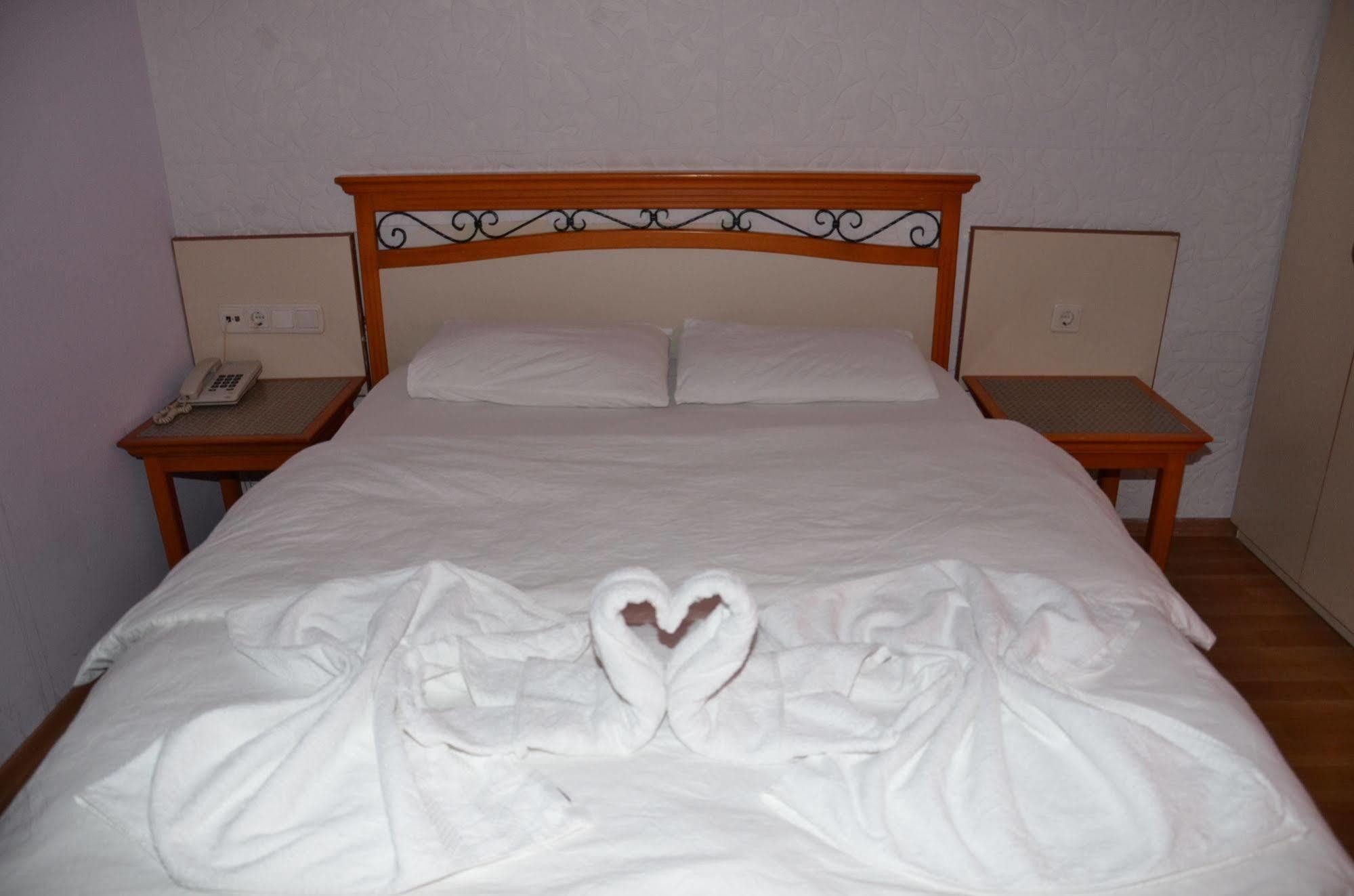 Ozturk Hotel Анталия Екстериор снимка